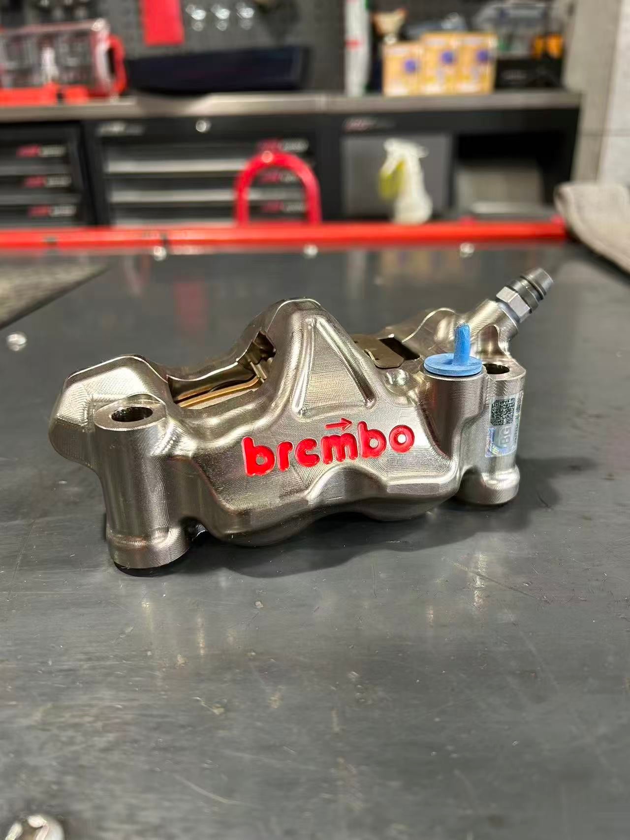 Brembo GP4-RX monoblock front brake caliper set for Harley-Davidson, detail view
