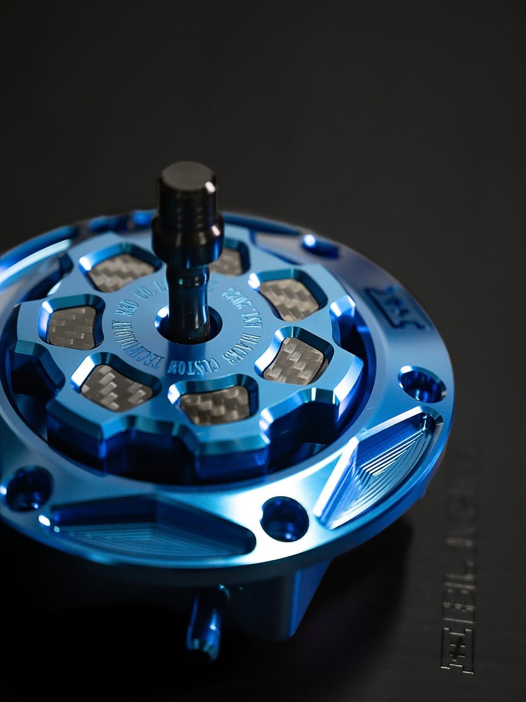 CNC 7-spoke fuel cap for Harley-Davidson, alternate angle