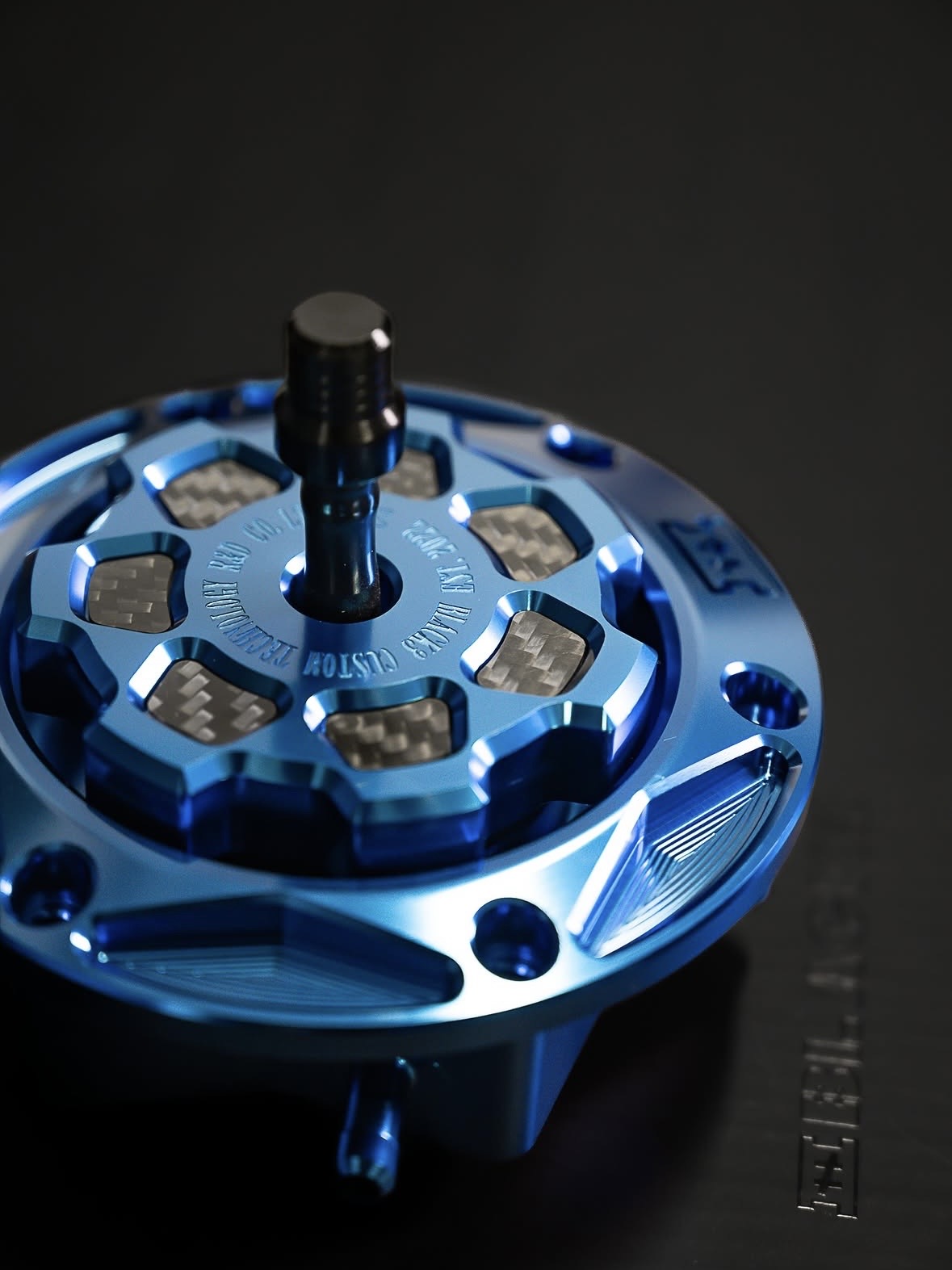 CNC 7-spoke fuel cap for Harley-Davidson, alternate angle