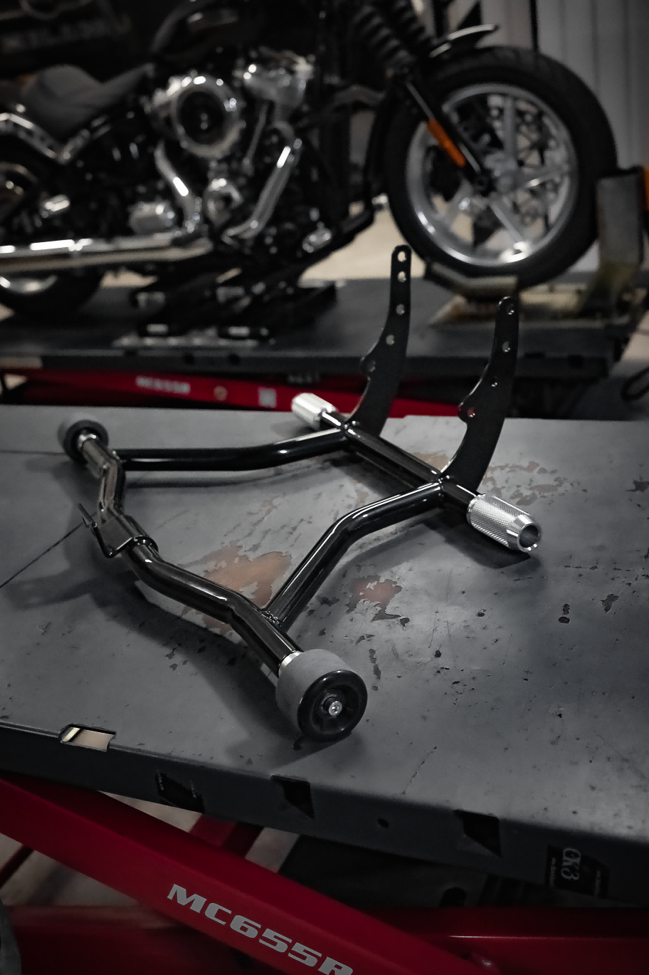 clubstyle crashbar II EVO for Harley-Davidson Softail, aluminum sliders, three-quarter view